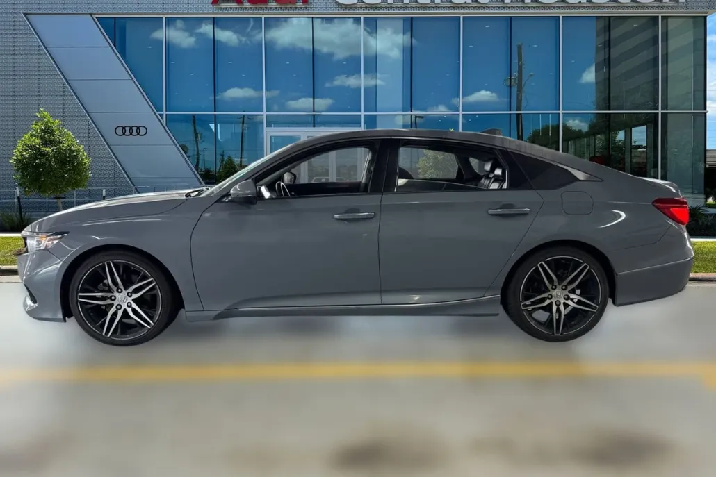 2022 Honda Accord Touring photo 1