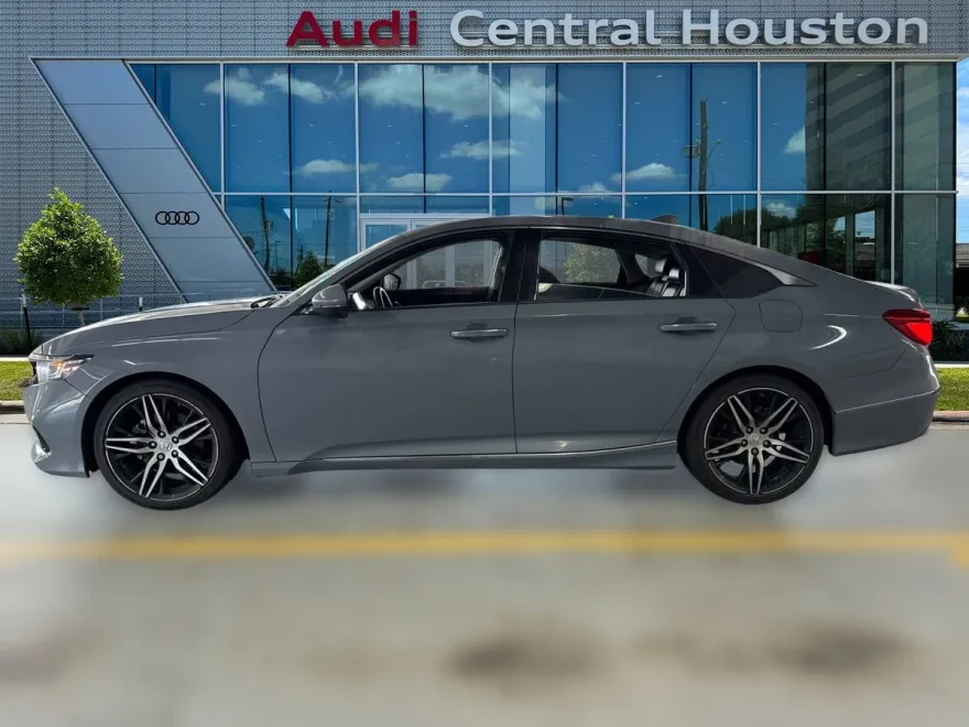 2022 Honda Accord Touring photo 1