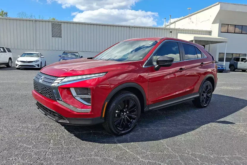 2022 Mitsubishi Eclipse Cross LE photo 1