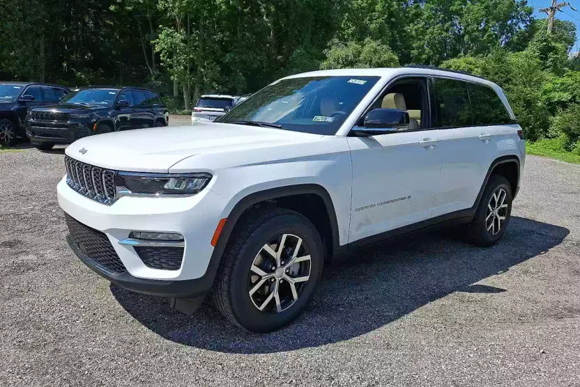 2025 Jeep Grand Cherokee Limited photo 1