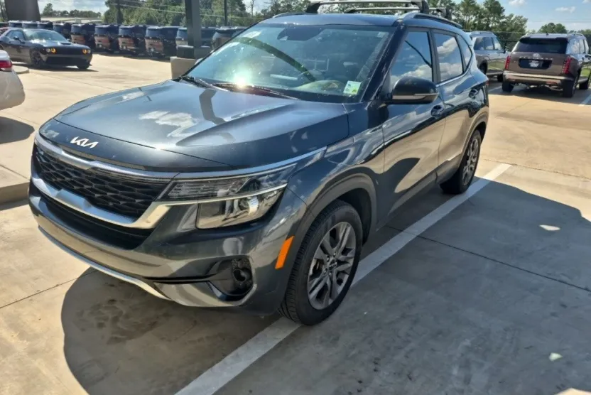 2023 Kia Seltos S photo 1