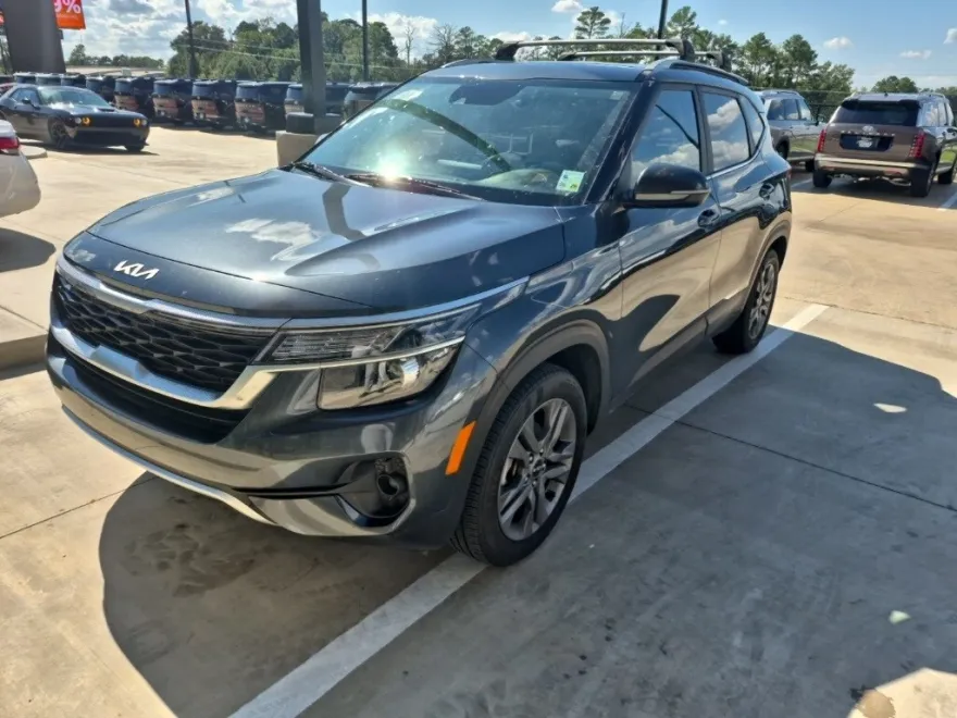 2023 Kia Seltos S photo 1