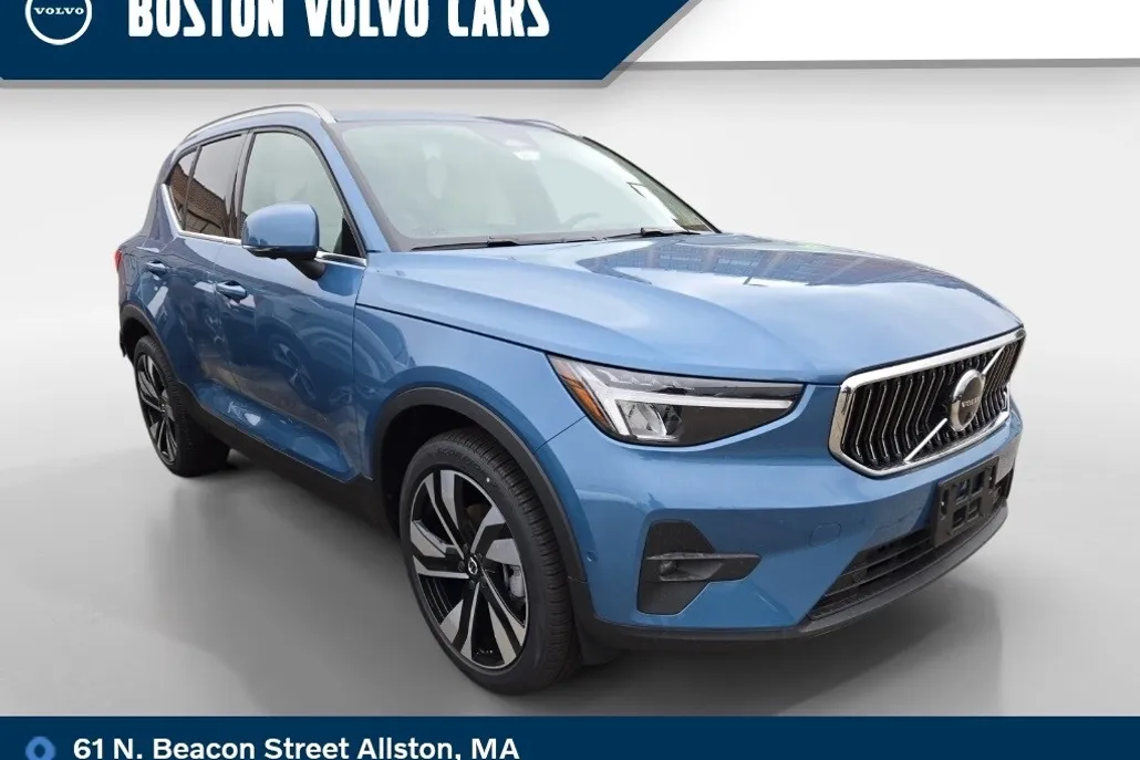 2025 Volvo XC40 photo 1