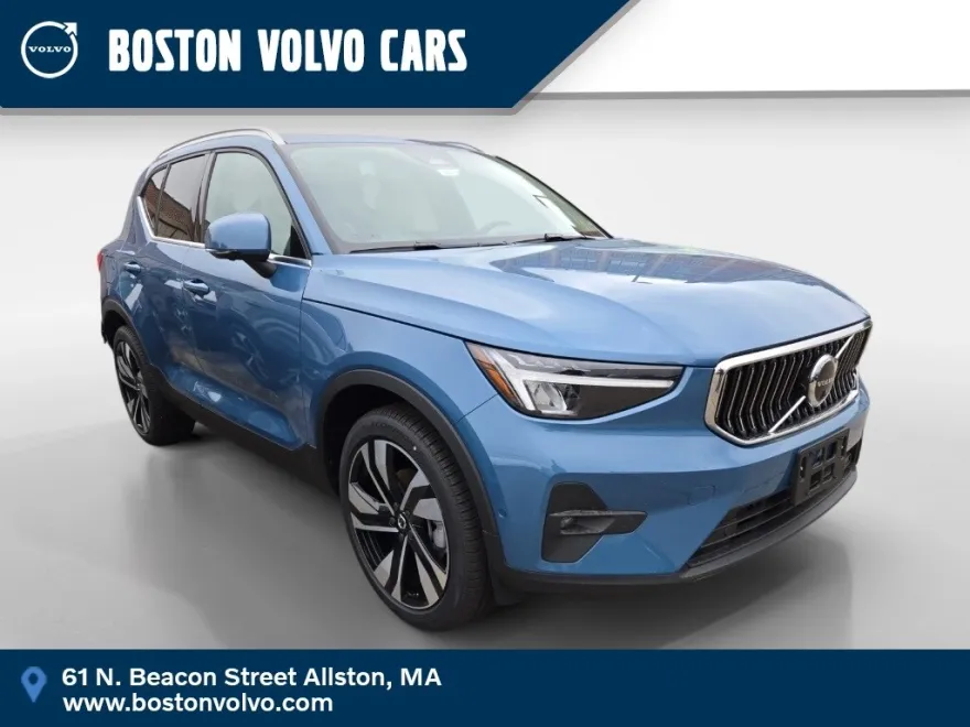 2025 Volvo XC40 photo 1