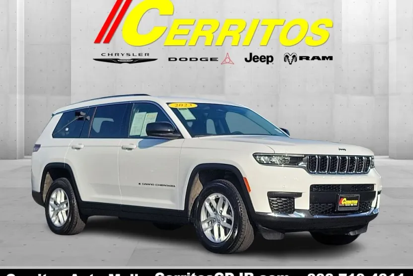 2023 Jeep Grand Cherokee Laredo photo 1