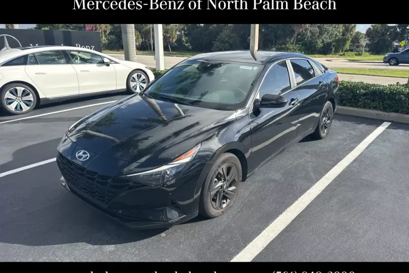 2022 Hyundai Elantra SEL photo 1