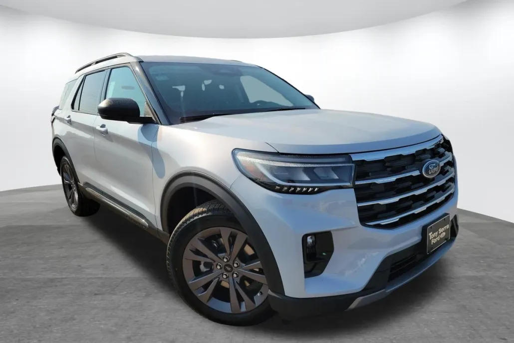 2025 Ford Explorer photo 1