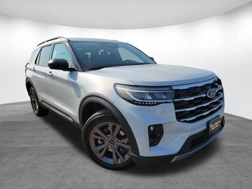 2025 Ford Explorer photo 1