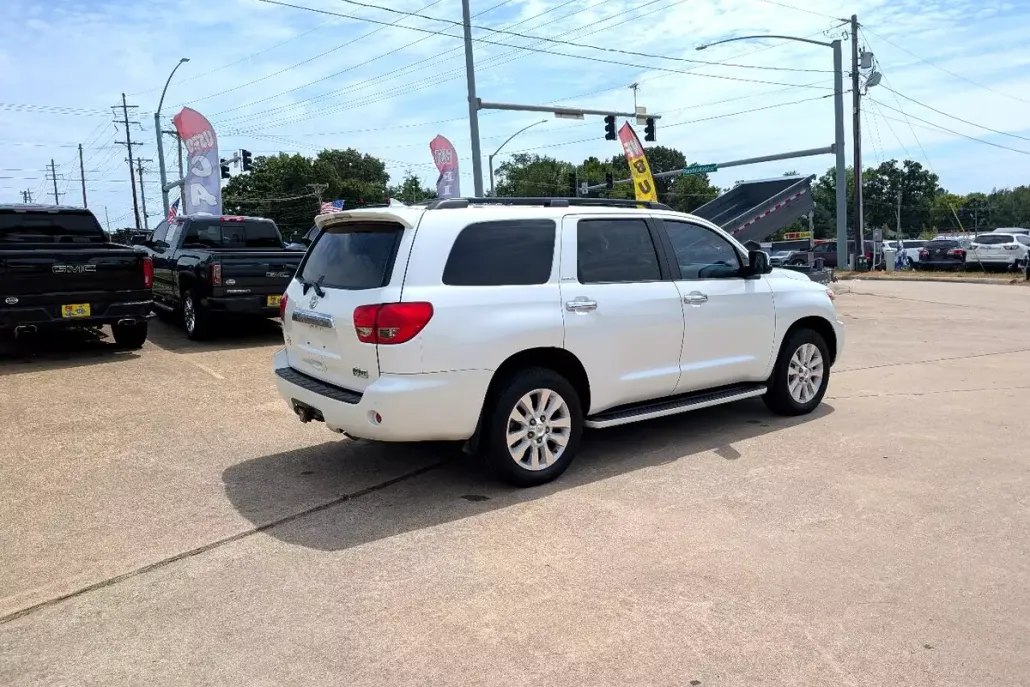 2016 Toyota Sequoia Platinum photo 1