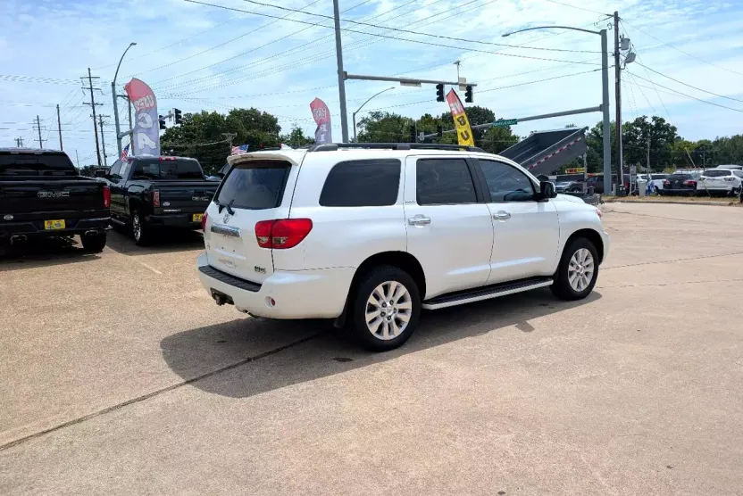 2016 Toyota Sequoia Platinum photo 1