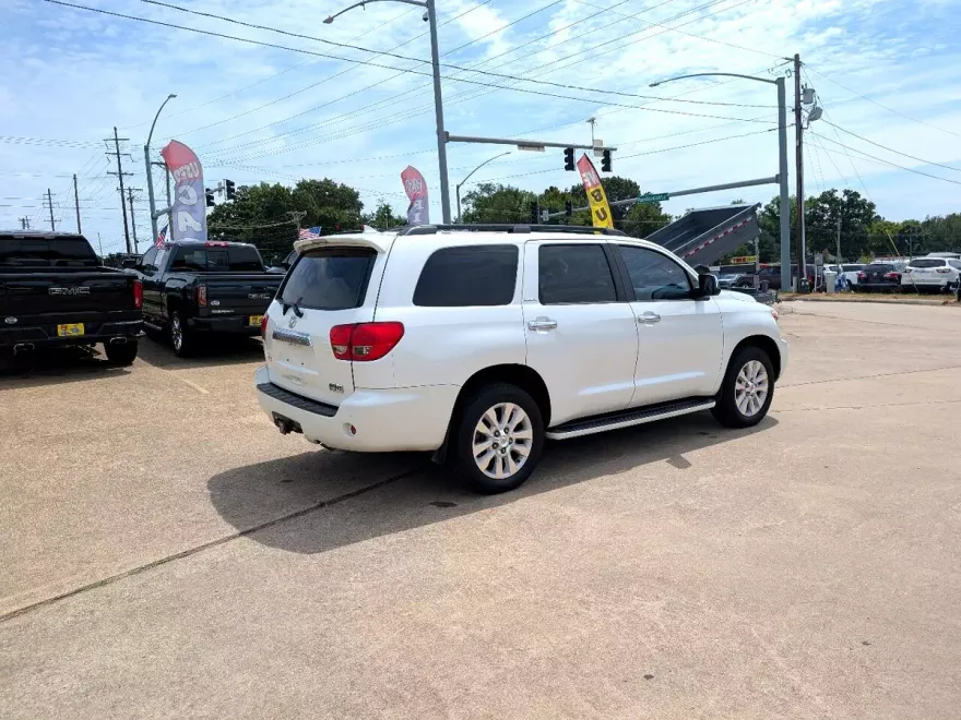 2016 Toyota Sequoia Platinum photo 1