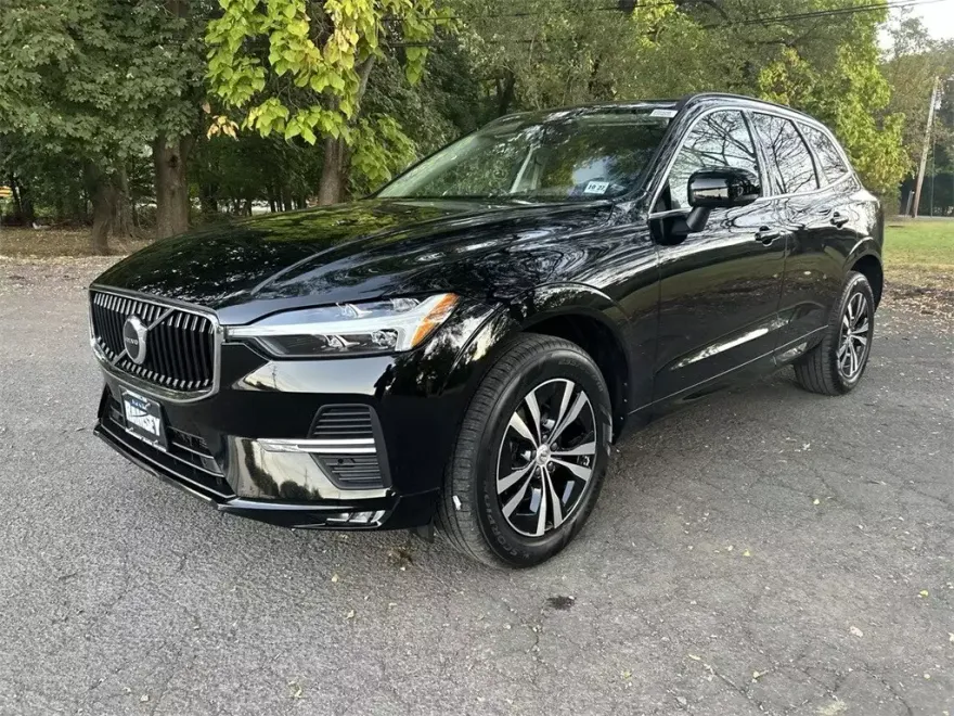 2023 Volvo XC60 B5 Core photo 1
