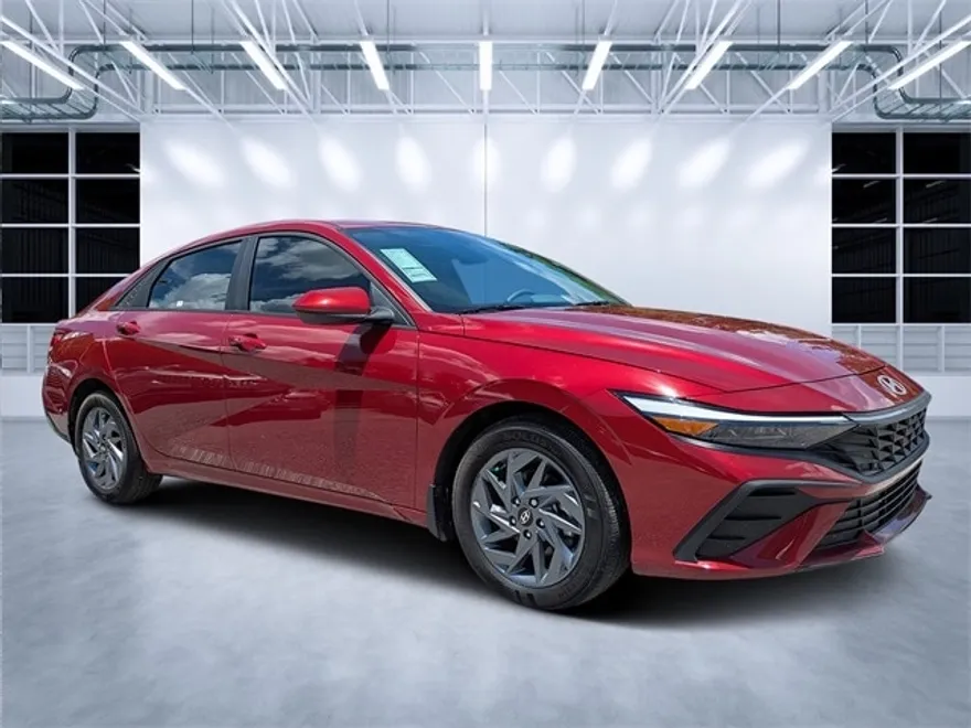 2024 Hyundai Elantra SEL photo 1