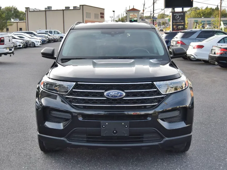 2021 Ford Explorer XLT photo 1