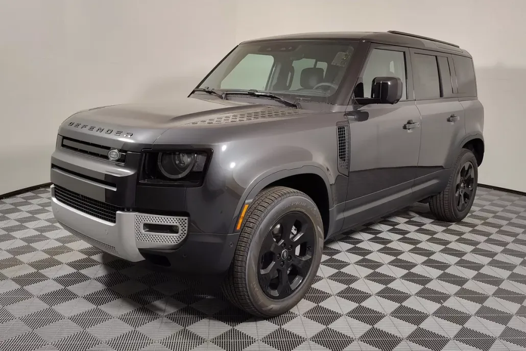 2025 Land Rover Defender S photo 1