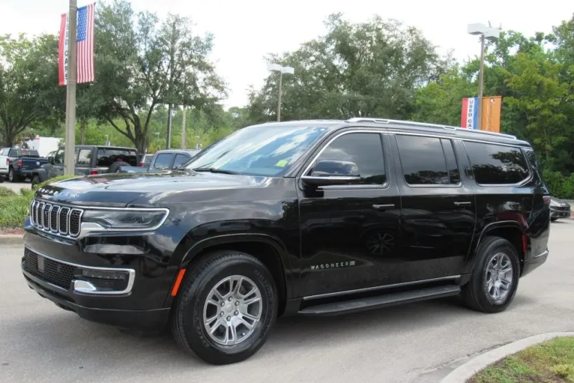2023 Jeep Wagoneer L Base photo 1
