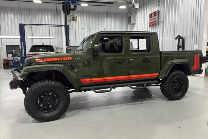 2023 Jeep Gladiator Sport S photo 1