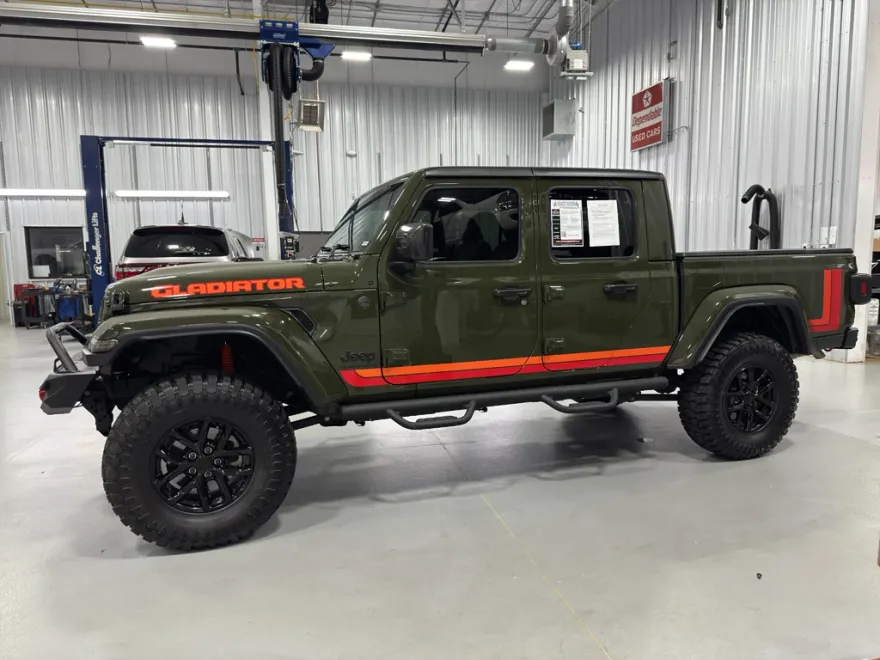 2023 Jeep Gladiator Sport S photo 1