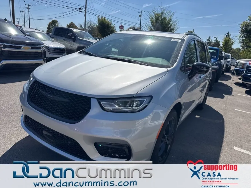 2026 Chrysler Pacifica Limited photo 1