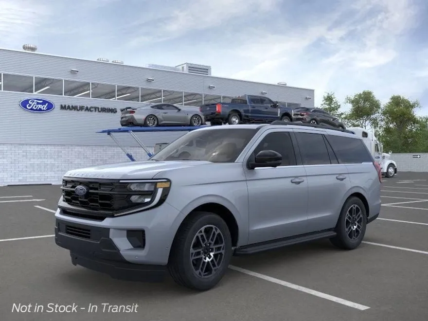 2025 Ford Expedition photo 1
