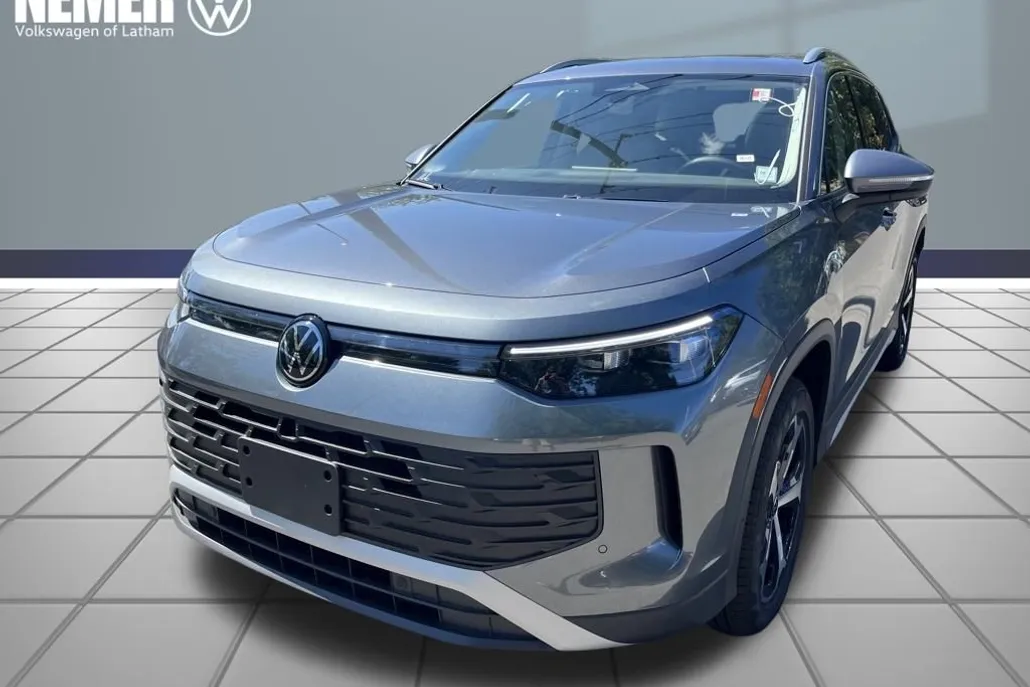 2025 Volkswagen Tiguan SE photo 1