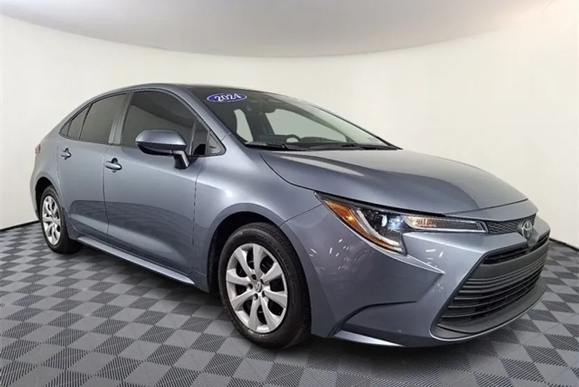2024 Toyota Corolla LE photo 1