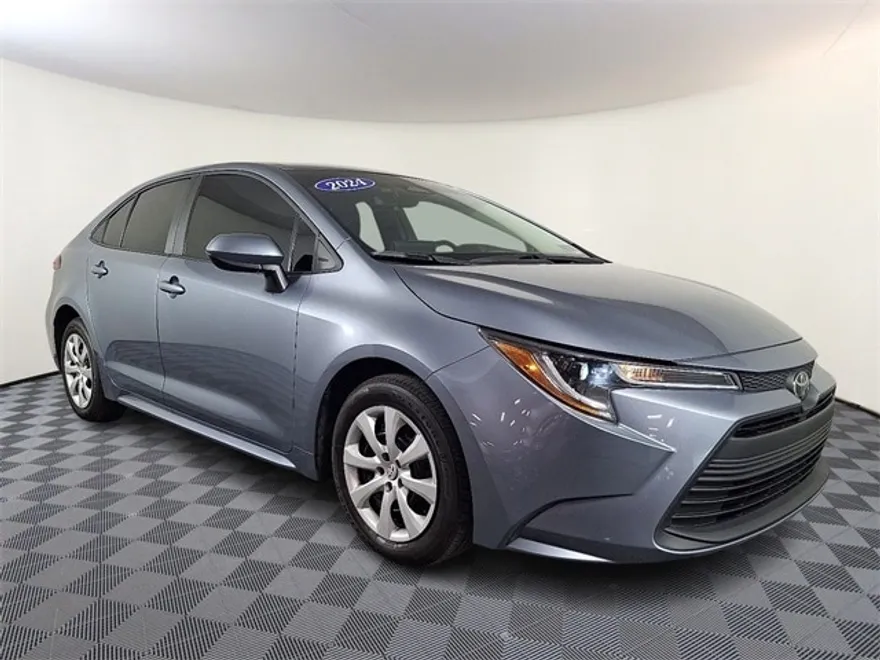 2024 Toyota Corolla LE photo 1