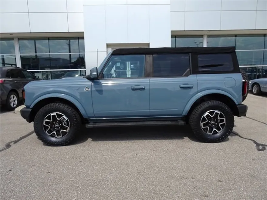 2023 Ford Bronco Outer Banks photo 1