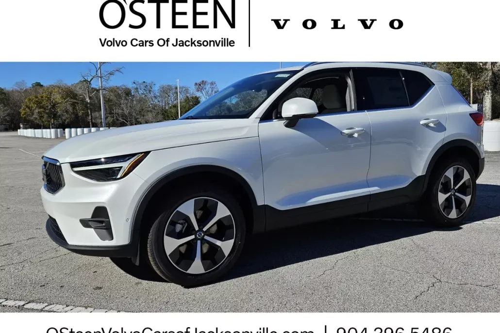 2025 Volvo XC40 Plus photo 1