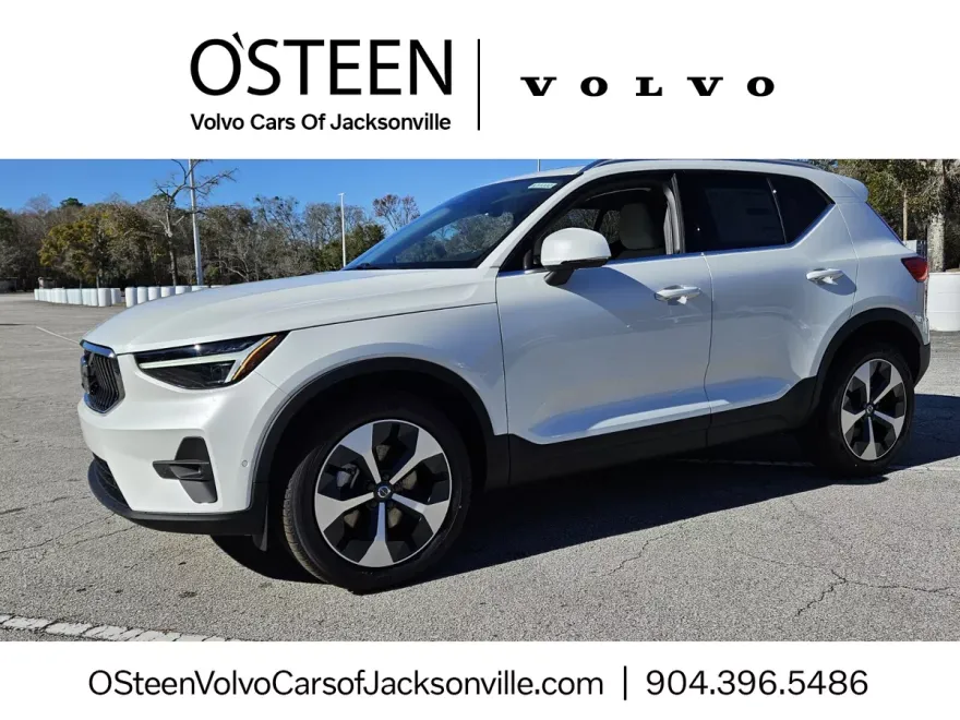 2025 Volvo XC40 Plus photo 1