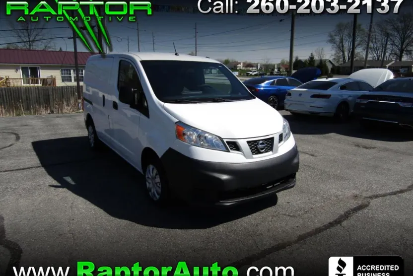 2014 Nissan NV200 SV photo 1