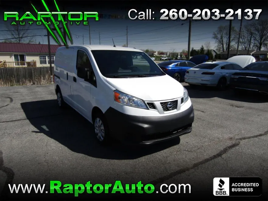 2014 Nissan NV200 SV photo 1