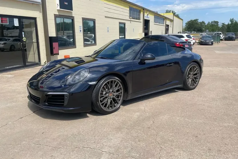 2017 Porsche 911 4 Cabriolet photo 1