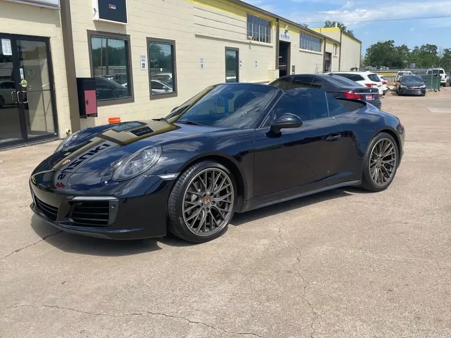 2017 Porsche 911 4 Cabriolet photo 1
