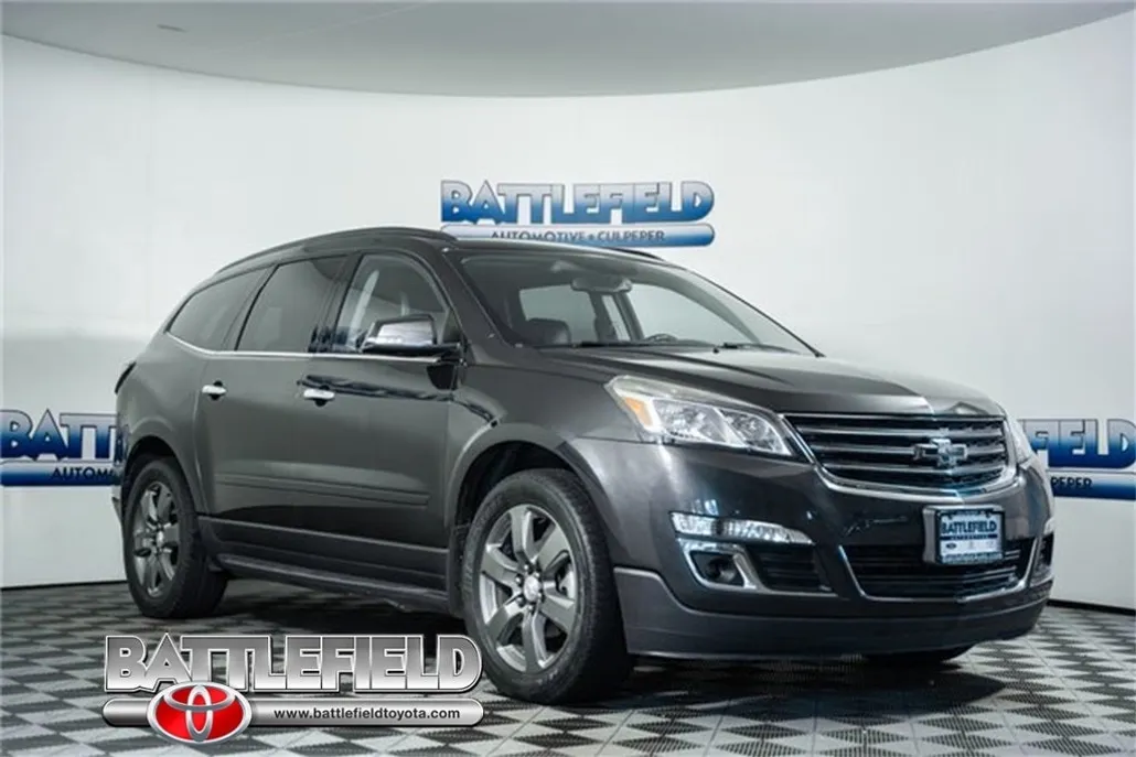 2017 Chevrolet Traverse 2LT photo 1