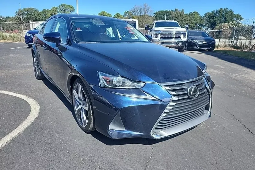 2018 Lexus IS 300 photo 1