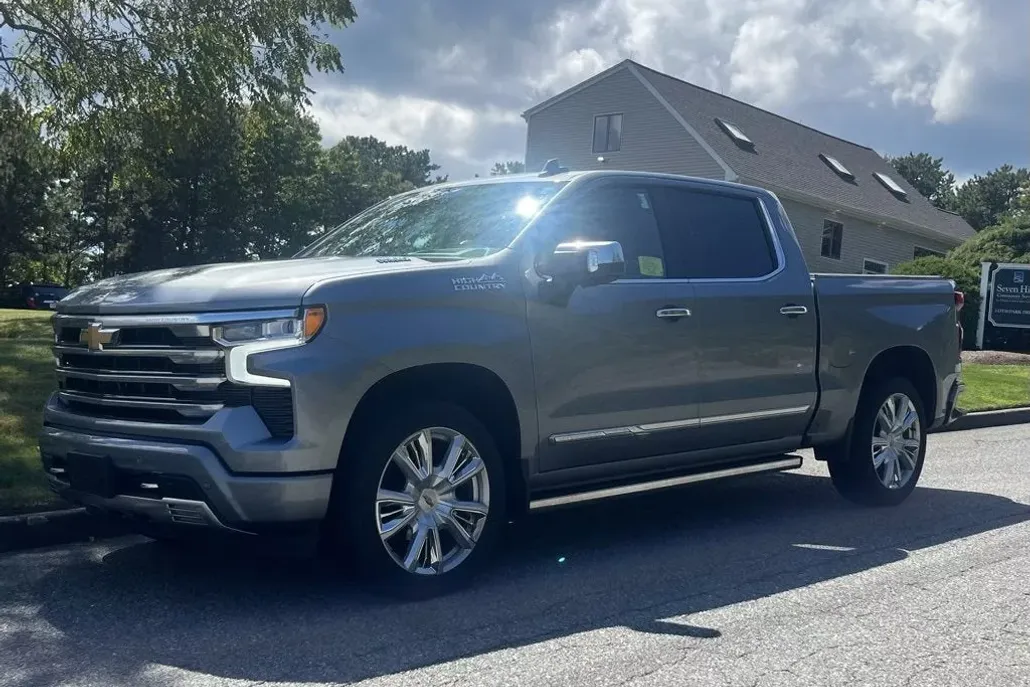 2023 Chevrolet Silverado 1500 High Country photo 1