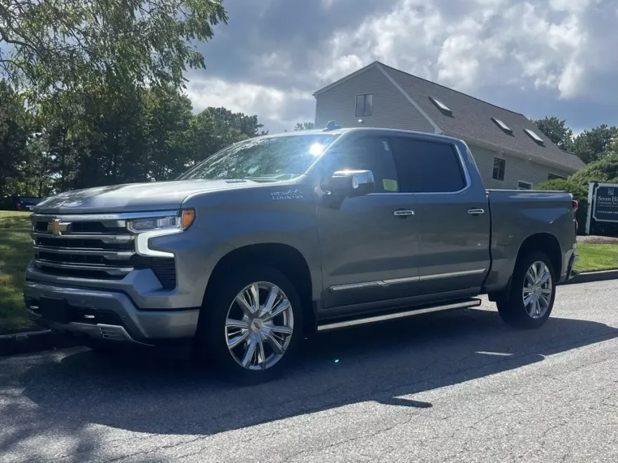 2023 Chevrolet Silverado 1500 High Country photo 1