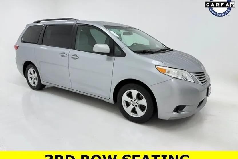 2017 Toyota Sienna L photo 1