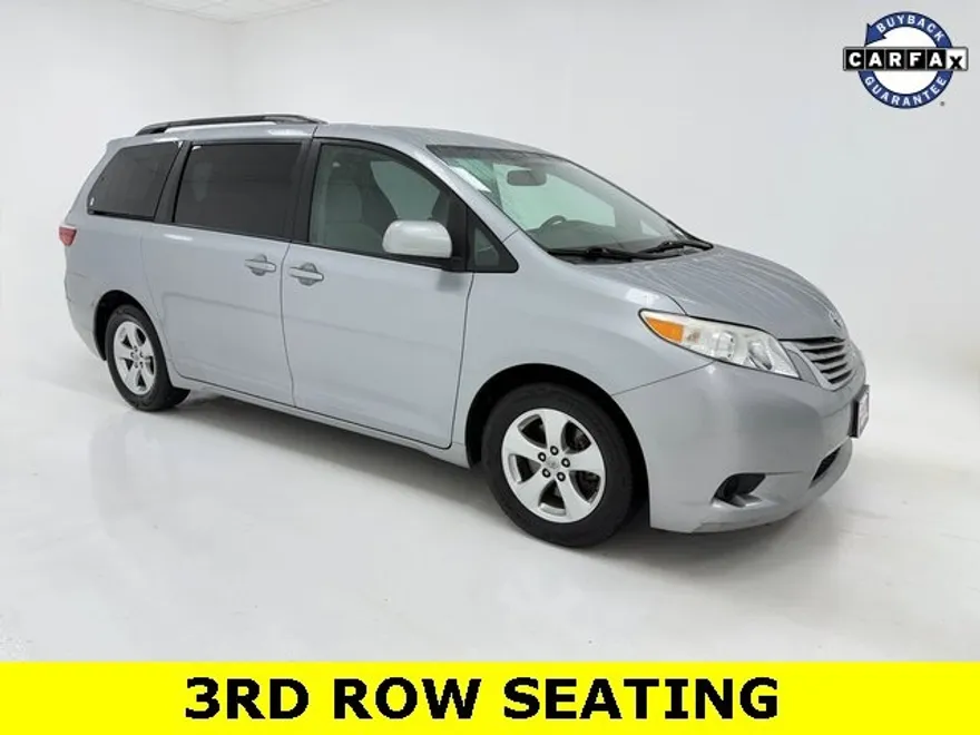 2017 Toyota Sienna L photo 1