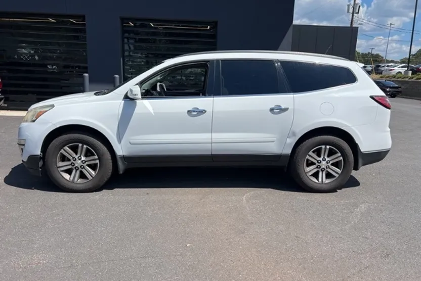 2016 Chevrolet Traverse 2LT photo 1