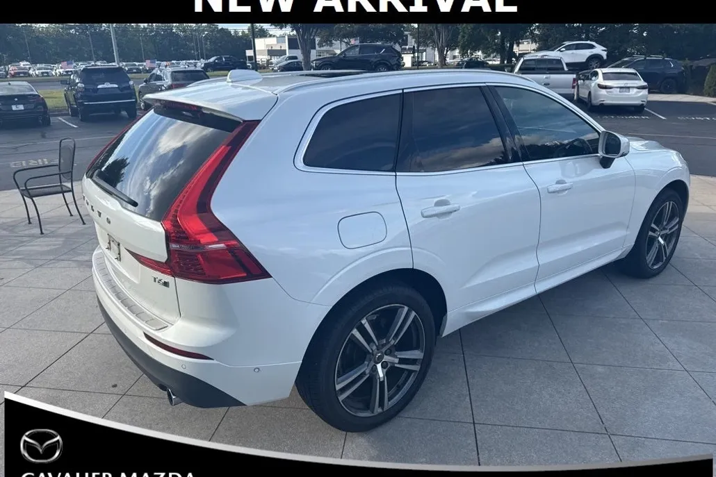 2018 Volvo XC60 T6 Momentum photo 1