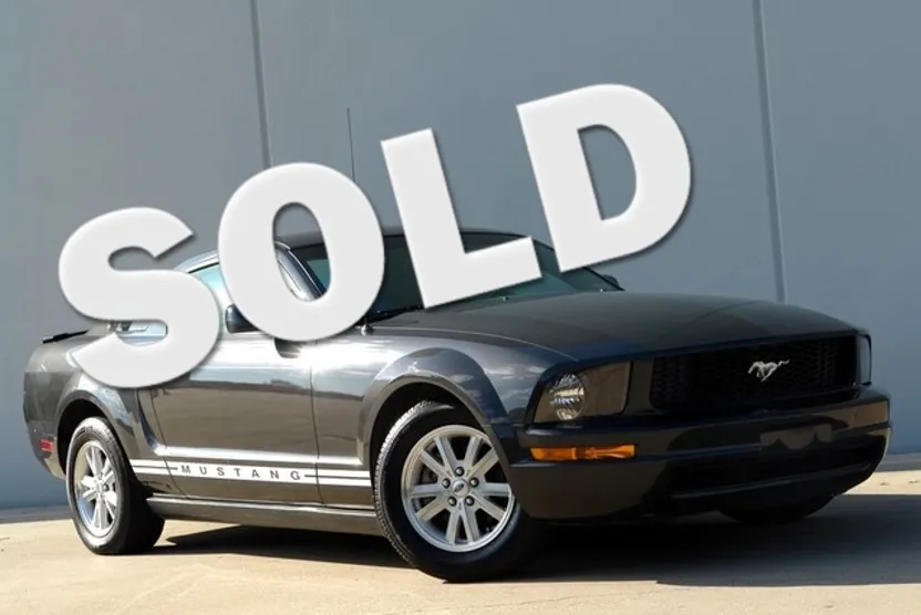 2007 Ford Mustang Deluxe photo 1