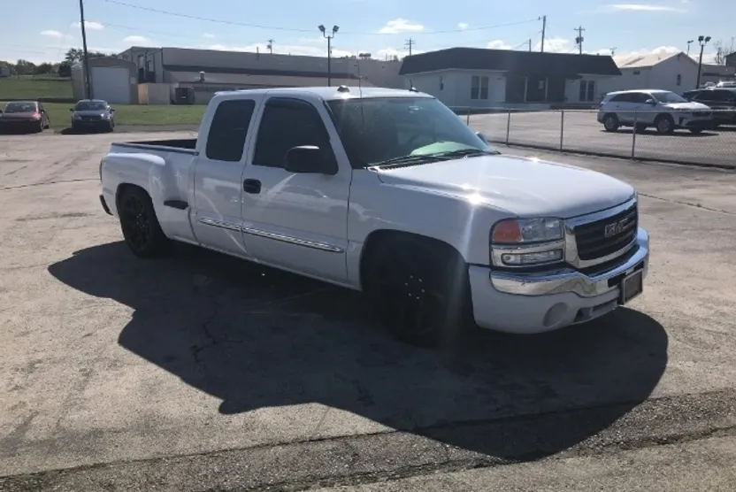 2004 Gmc Sierra 1500 SLE photo 1