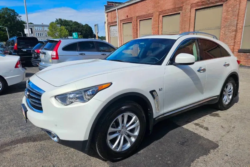 2015 Infiniti QX70 photo 1