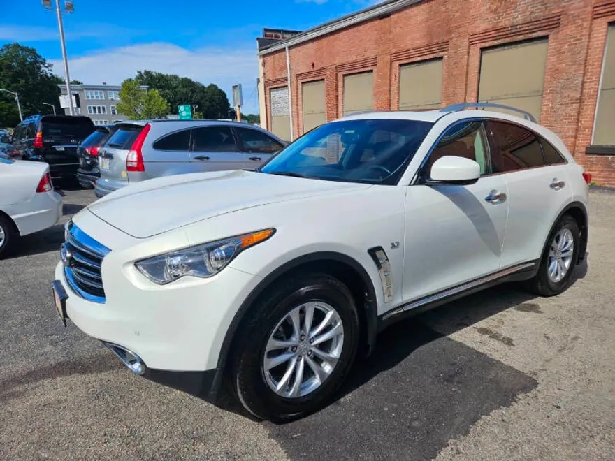 2015 Infiniti QX70 photo 1