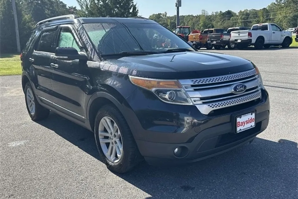 2015 Ford Explorer XLT photo 1