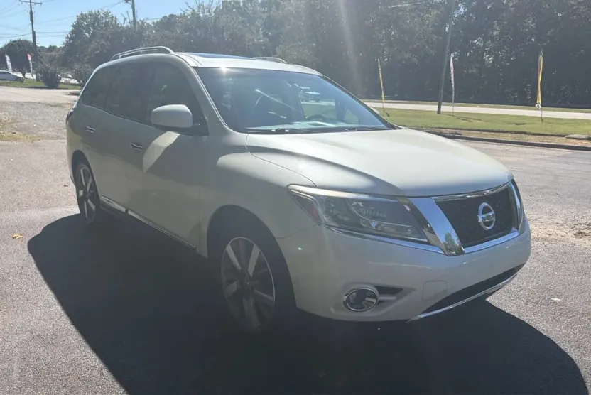 2016 Nissan Pathfinder Platinum photo 1