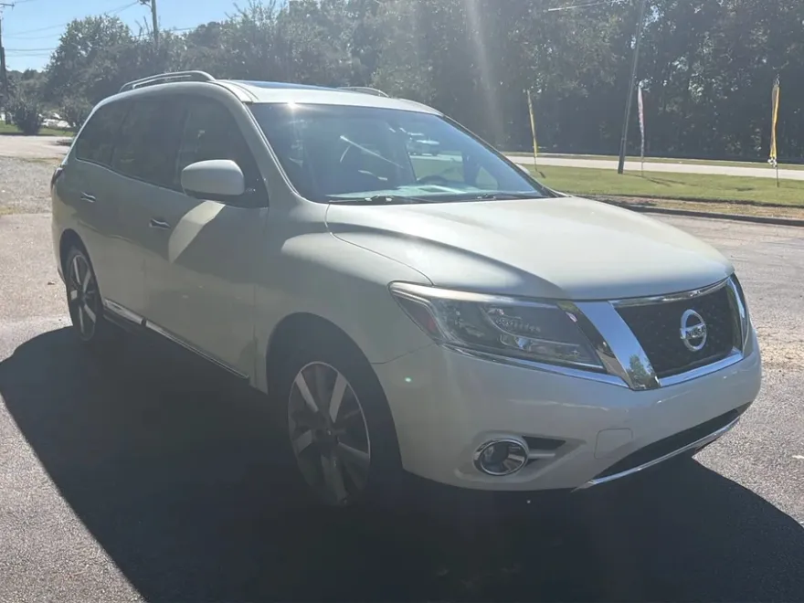 2016 Nissan Pathfinder Platinum photo 1