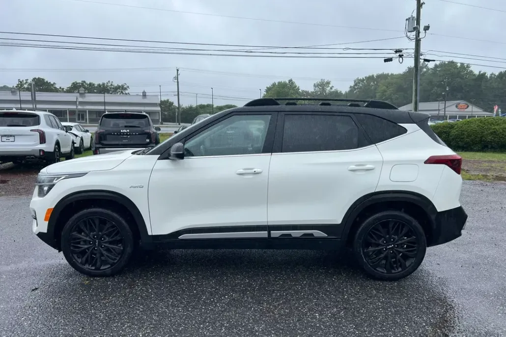 2023 Kia Seltos Nightfall Edition photo 1